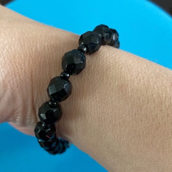 Assorted bracelet bundle - Picture 7 of 9